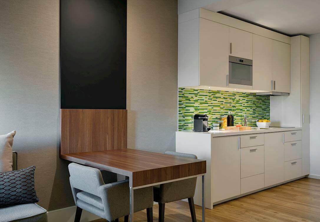 Onze suites zijn de ideale accomodaties voor een lang verblijf in Amsterdam vanwege een aparte lounge.